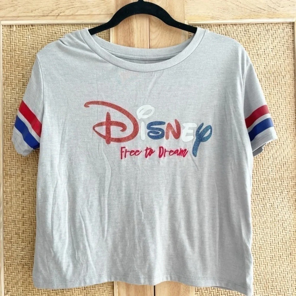 Disney Free to Dream Crop T-Shirt Size Large America  Embroidered 4th of July - Picture 1 of 3